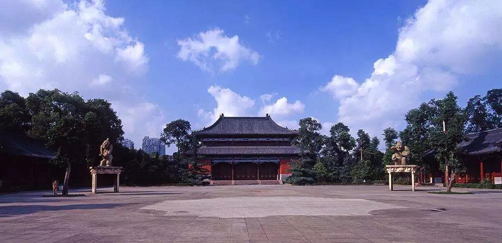 探訪成都武侯祠，孔明功過我評說！